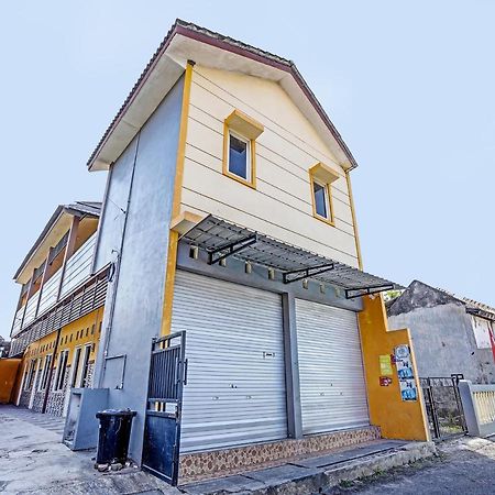 Spot On 91595 Sruni Syariah Hotel Gedangan Exterior foto