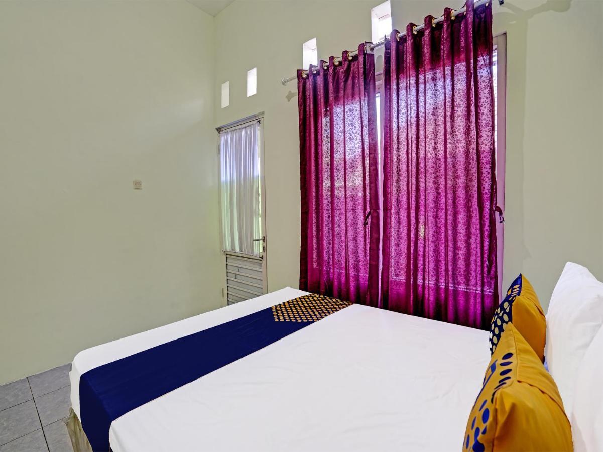 Spot On 91595 Sruni Syariah Hotel Gedangan Exterior foto