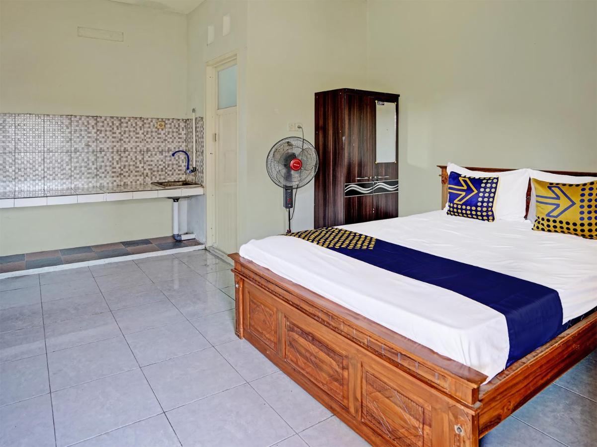 Spot On 91595 Sruni Syariah Hotel Gedangan Exterior foto