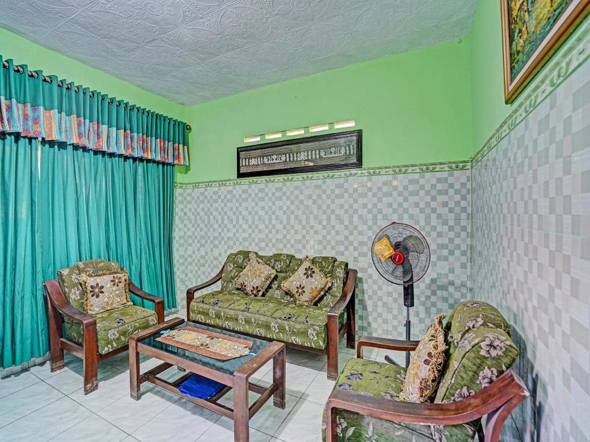 Spot On 91595 Sruni Syariah Hotel Gedangan Exterior foto