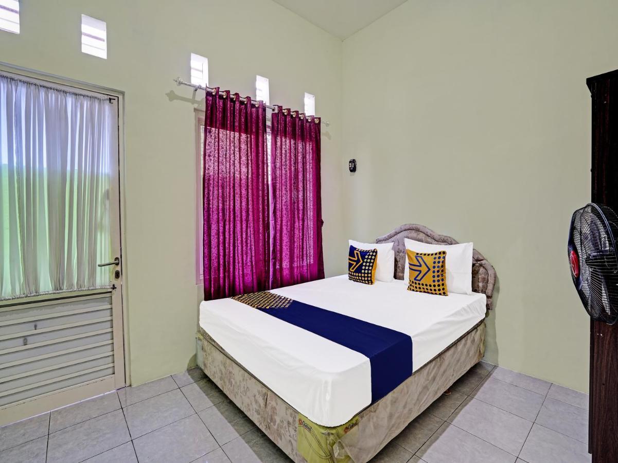 Spot On 91595 Sruni Syariah Hotel Gedangan Exterior foto