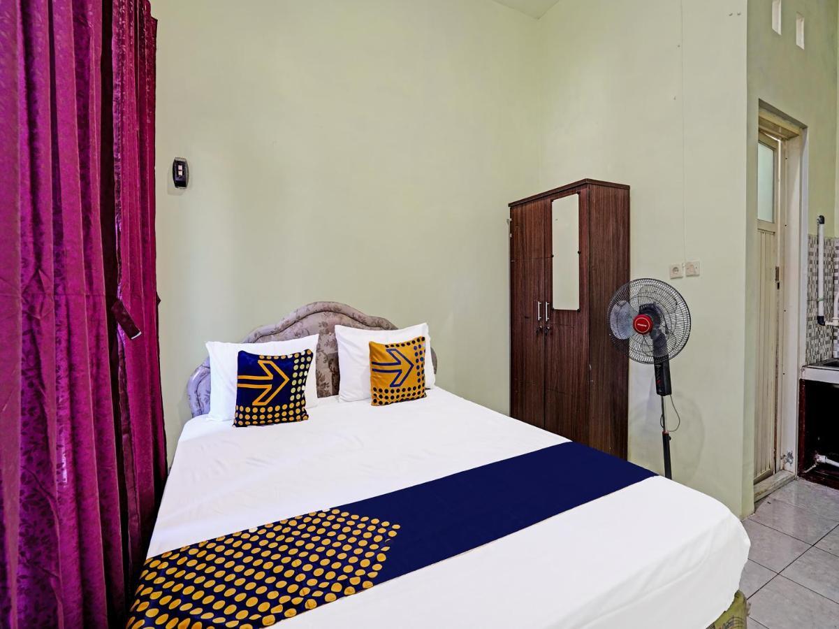 Spot On 91595 Sruni Syariah Hotel Gedangan Exterior foto