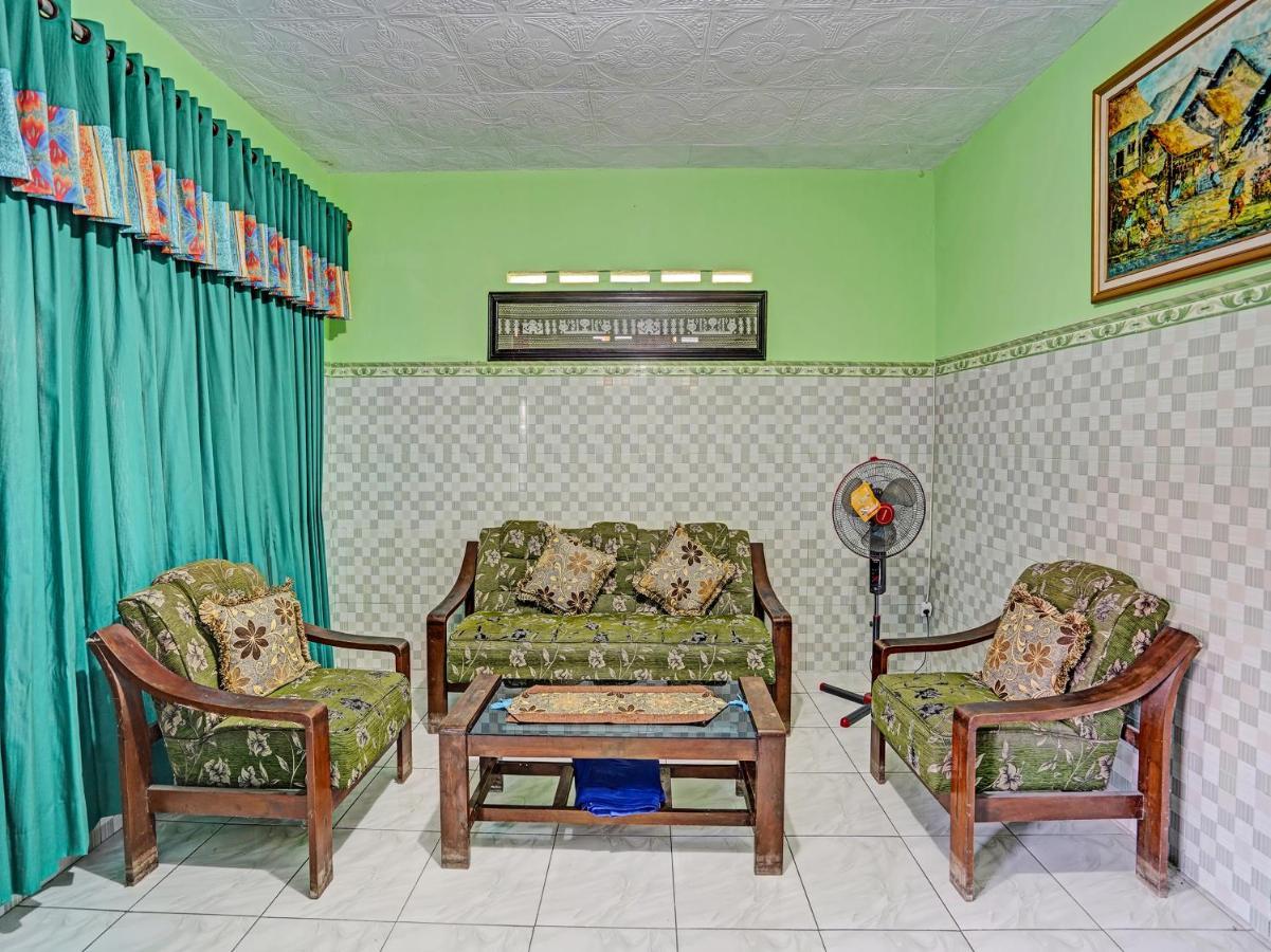 Spot On 91595 Sruni Syariah Hotel Gedangan Exterior foto